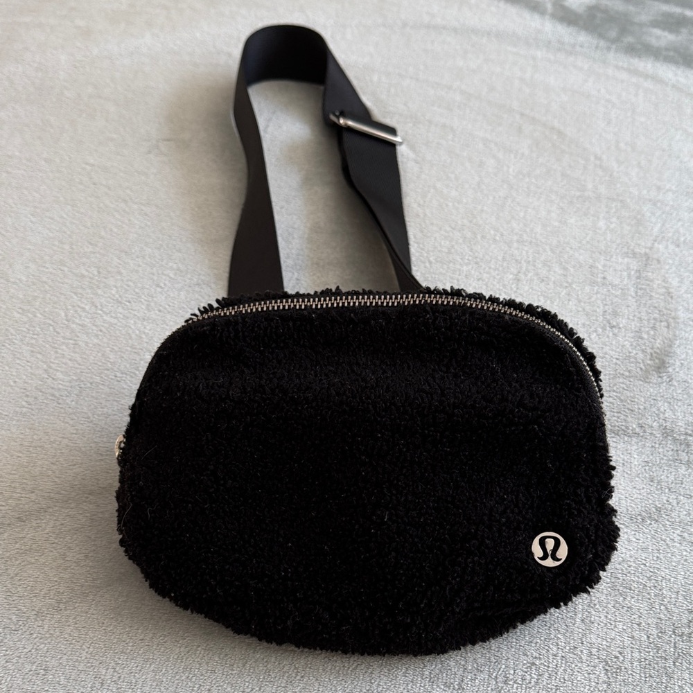 Lululemon Everywhere Belt Bag